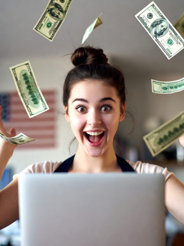 Women earning money online from home in USA 2025